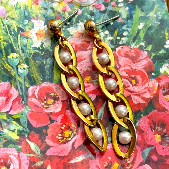 Vintage 80s Dangling Faux Pearl Gold-toned Chain Post Pierced Earrings - Picture 1 of 3